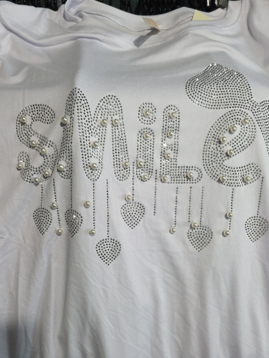 Tops - NWT WHITE SMILE SILVER STUDDED PEARL ACCENT TEE